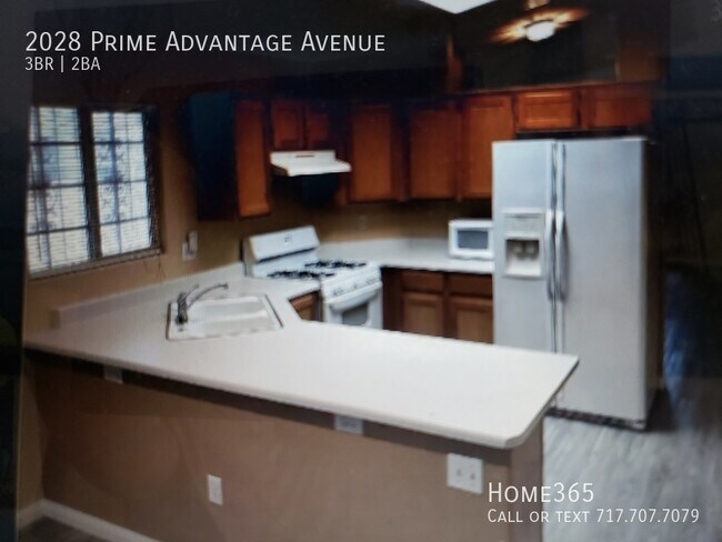 Foto del edificio - This single-story 3-bedroom 2-bath home si...