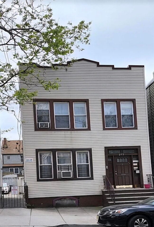 Building Photo - 275 MANHATTAN Ave