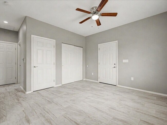 Foto del edificio - PRICE REDUCTION!  $500 OFF FIRST FULL MONTH'S RENT!