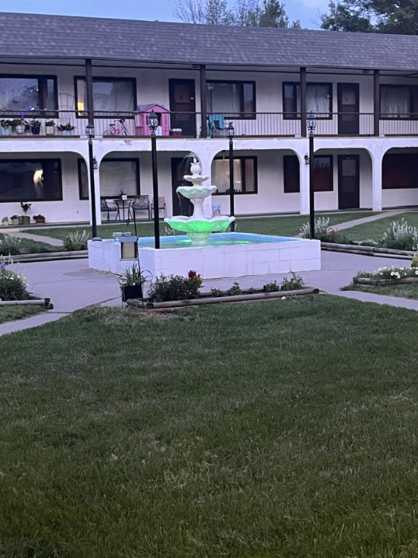 Building Photo - 650 E 12th St