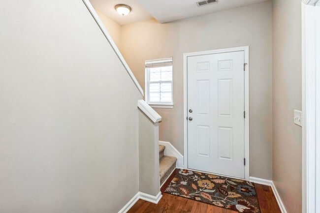 Foto del edificio - Spacious 3BR Townhome in Apex