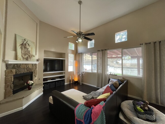 Foto del edificio - 1181 Saratoga Ct