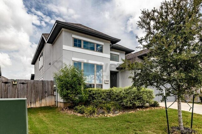 Building Photo - 1944 Highland