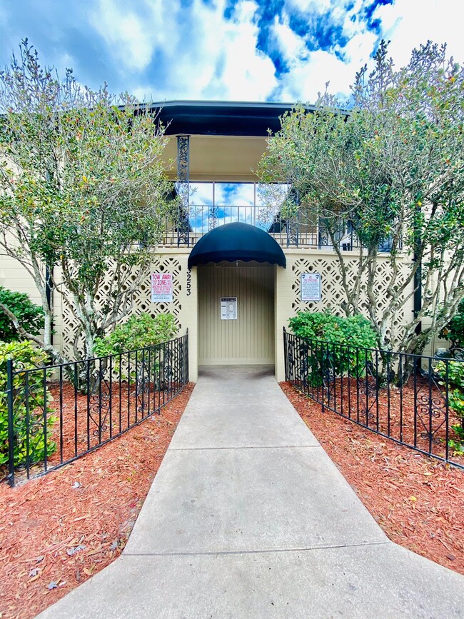 Building Photo - French Courtyard