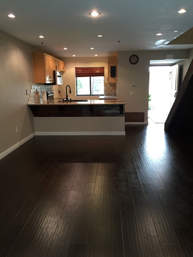 Building Photo - 202 Pineview
