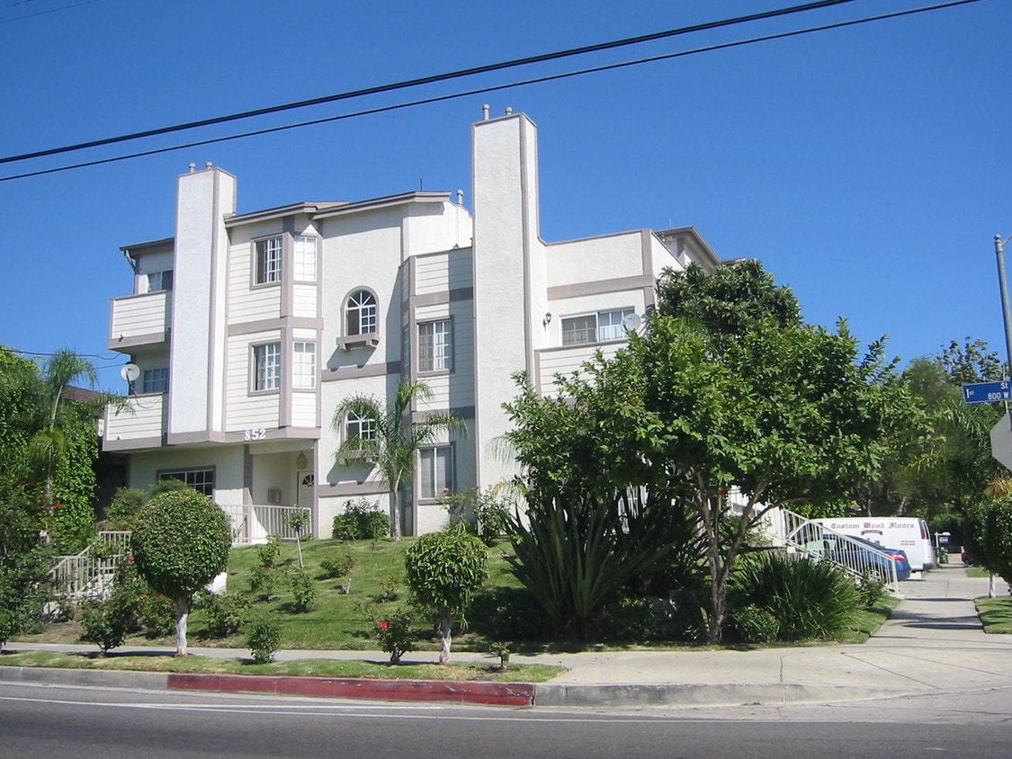 Primary Photo - 852 W 1st St
