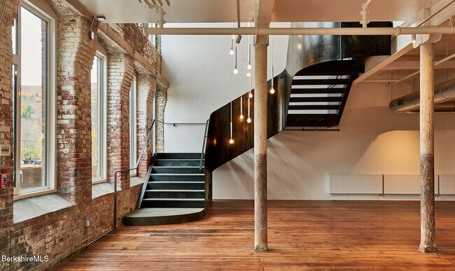 Foto del edificio - 520 State Rd