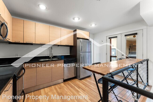 Foto del edificio - 2 br, 1.5 bath House - 2837 Vallejo St. #107