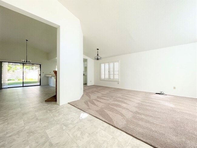 Building Photo - Single Level in Shadowridge w/ A/C!