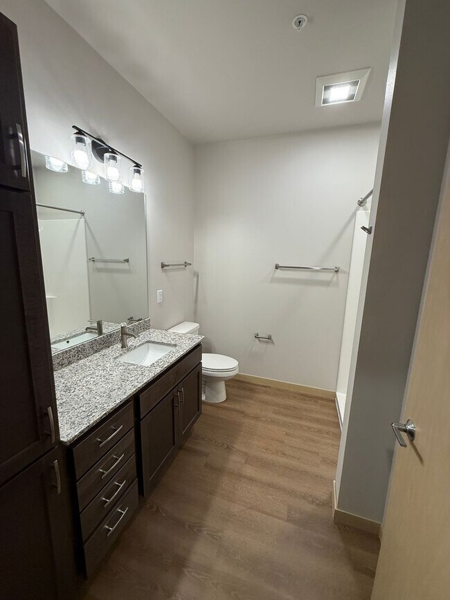 Interior Photo - Mira