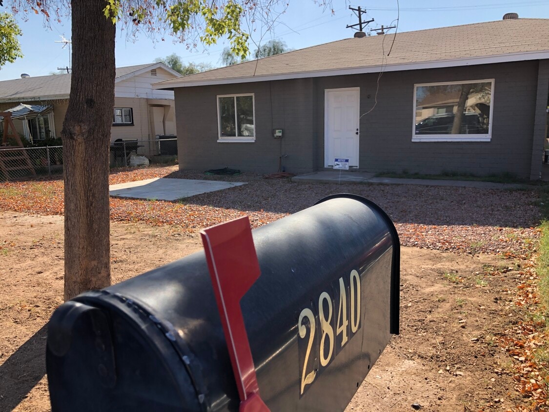 Primary Photo - 2840 N 32nd Pl