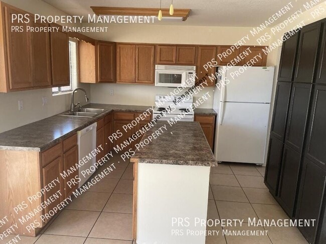 Building Photo - 47 N Maple-