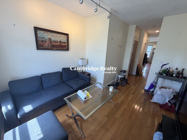 Foto del edificio - 359 Western Ave