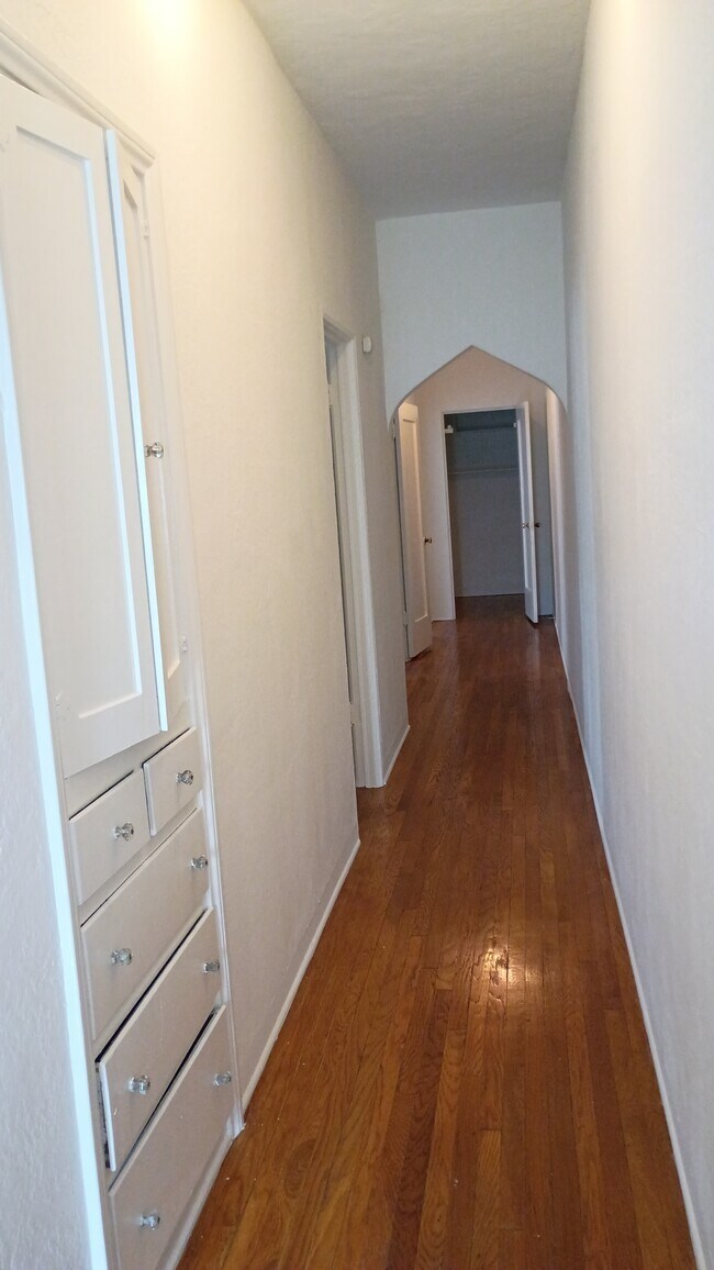 Foto del edificio - 317 N Gardner St