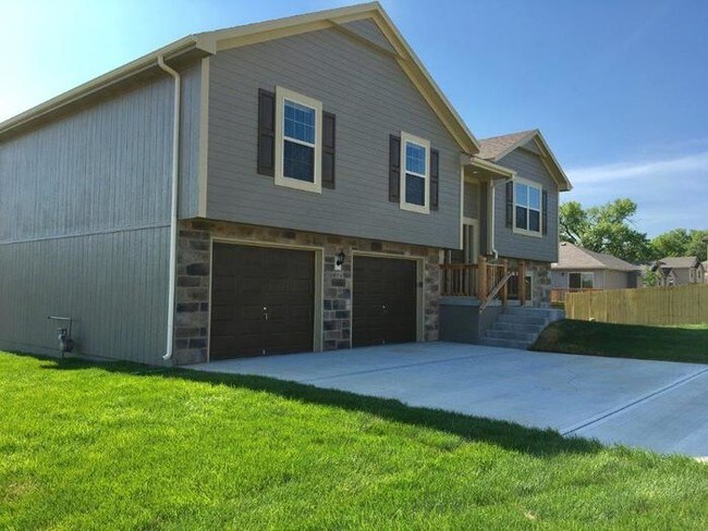 Building Photo - 406 Sunflower Dr