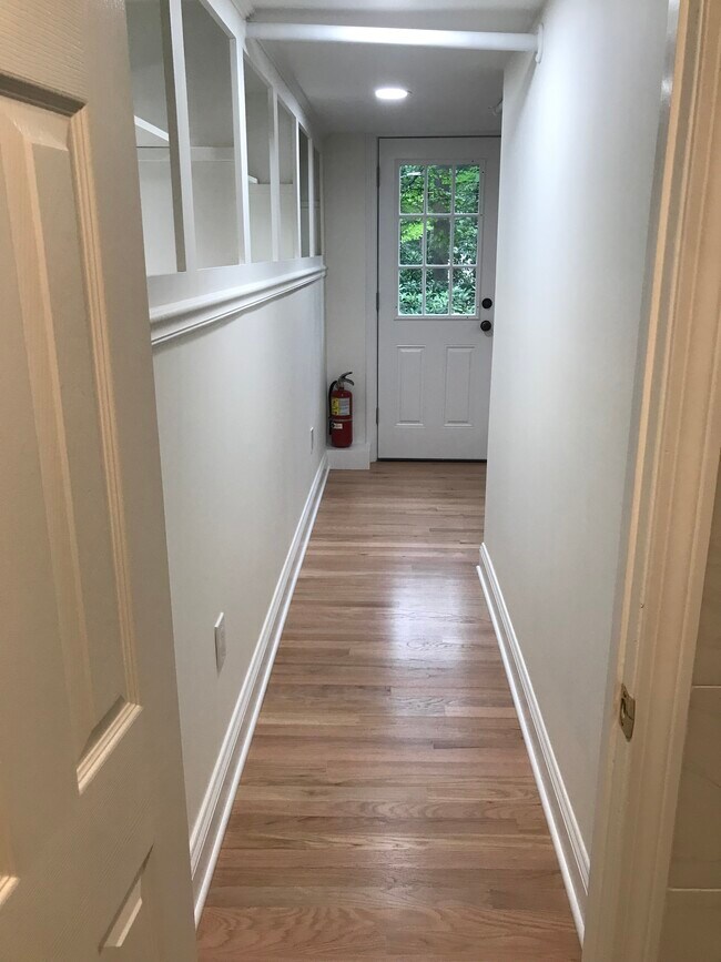 Foto del edificio - 367 Briar Brae Rd