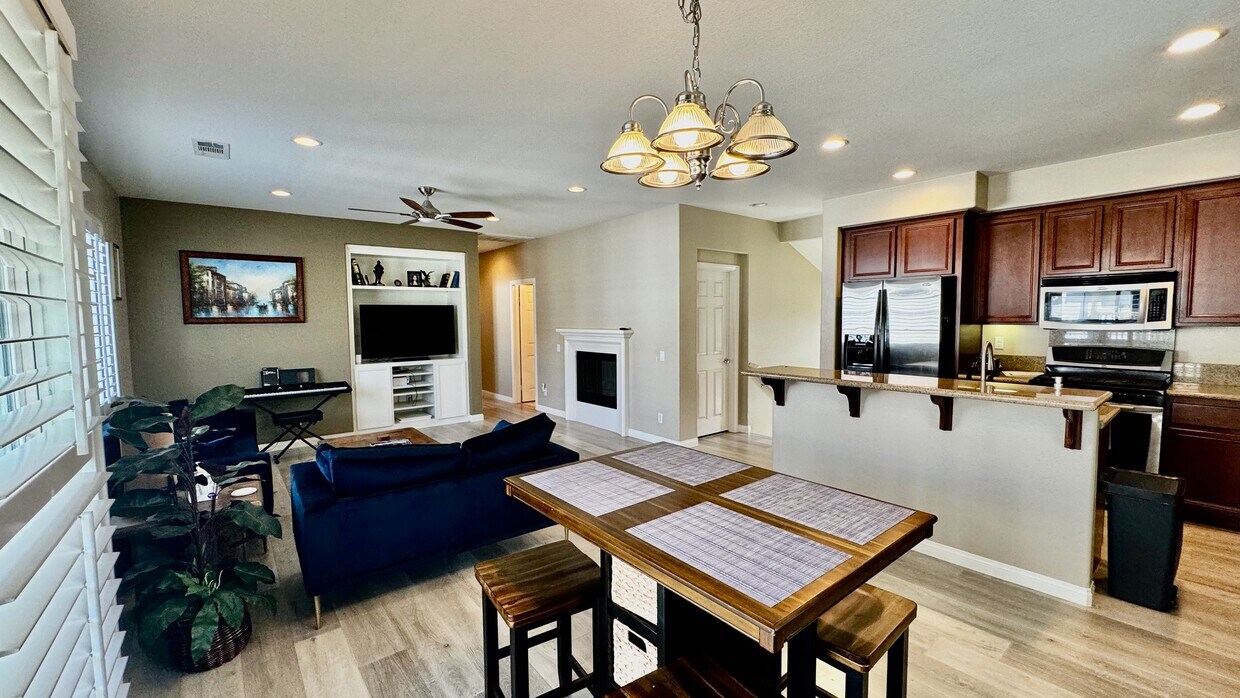 206 Martindale Way Unit Altinis, Glendora, CA 91741 Condo for Rent in