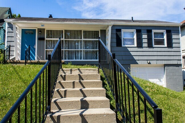 Foto del edificio - 1617 Crestmont Dr