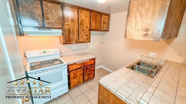 Building Photo - 117 Universe Ave