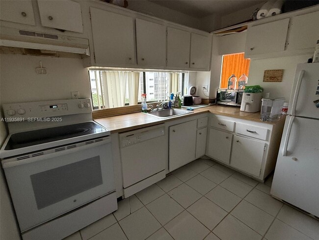 Foto del edificio - 16909 N Bay Rd