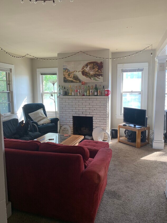 Foto del edificio - 816 University Ave SE