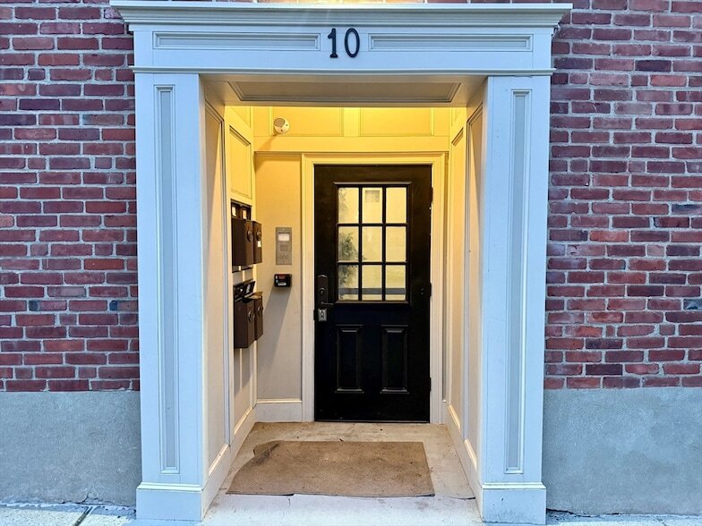 Primary Photo - 10 Leyden St