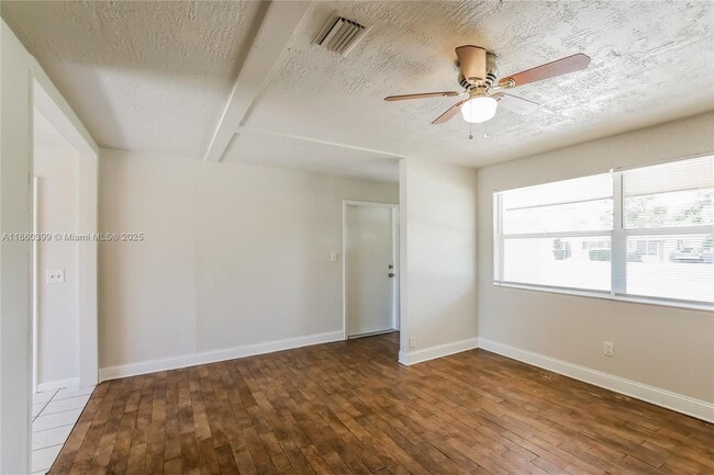 Building Photo - 6648 Osborne Dr