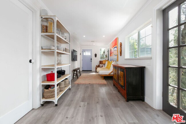 Building Photo - 1016 Oakwood Ave