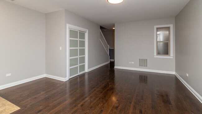 Foto del edificio - 909 S Oakley Blvd