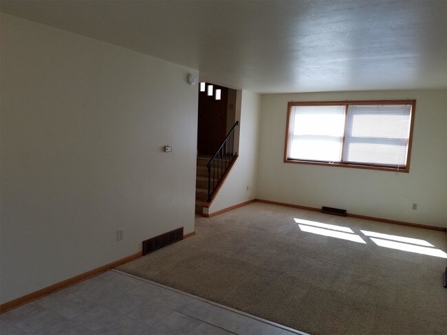 Building Photo - 2310 Melrose Dr