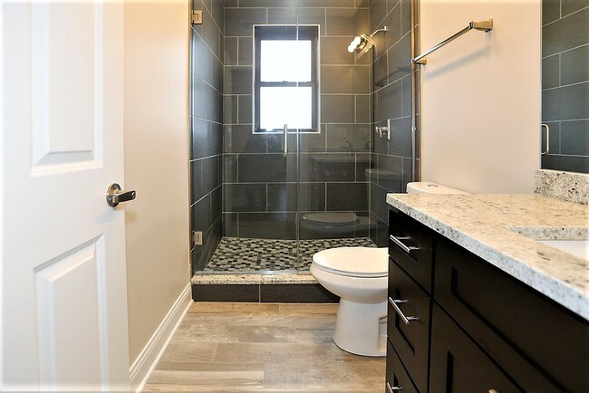 Foto del edificio - 2228 N Sawyer Ave