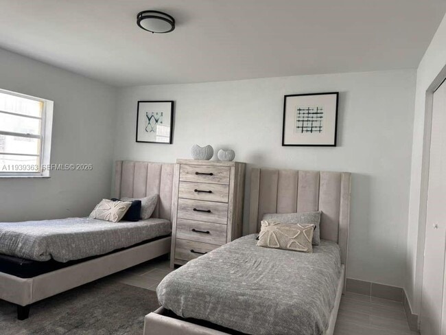 Foto del edificio - 955 W 74th St