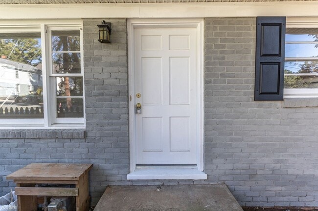 Building Photo - 3 br, 1 bath House - 104 Stratford Court