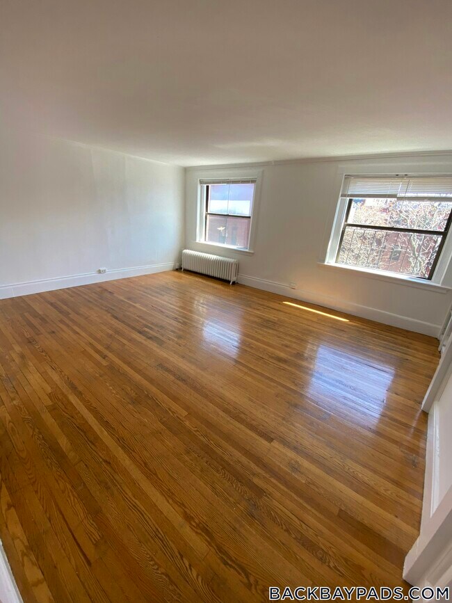Building Photo - 503 Beacon St