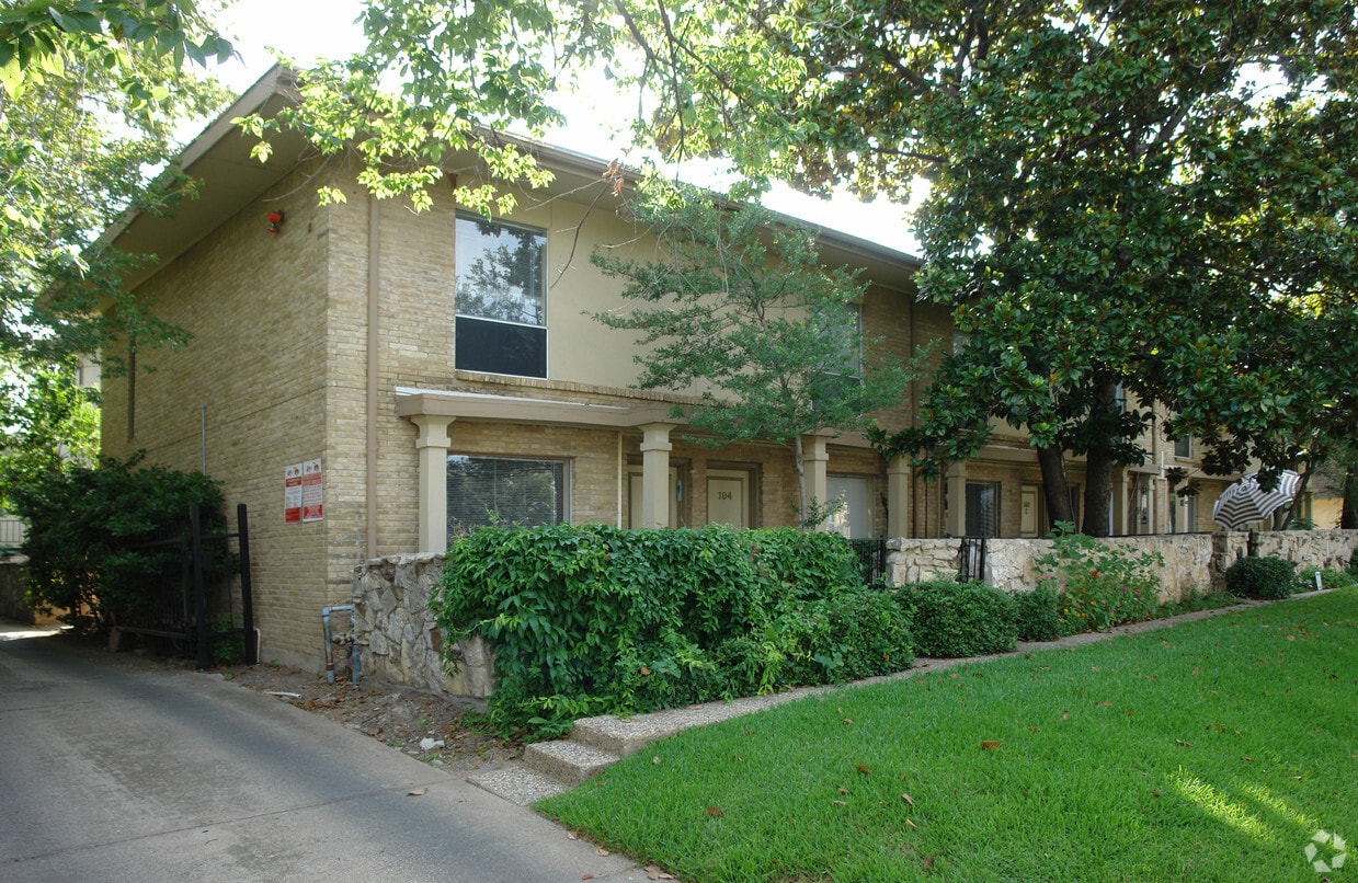 Villas On Bowser Apartments in Dallas, TX