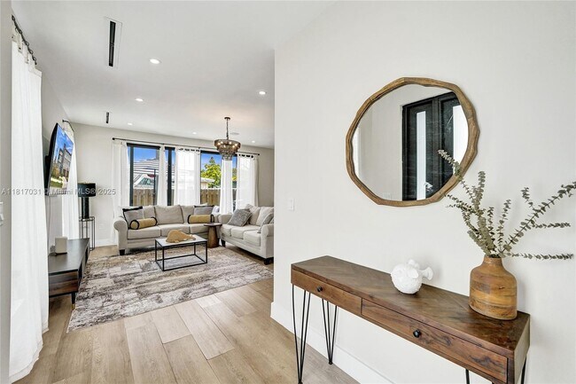 Foto del edificio - 1619 NE 11th St