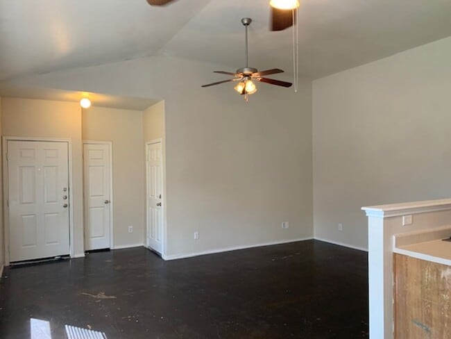 Foto del edificio - Townhome for rent