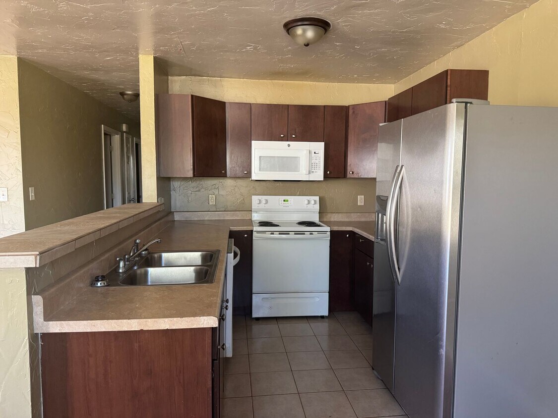 Foto principal - 570 Sterling Price St