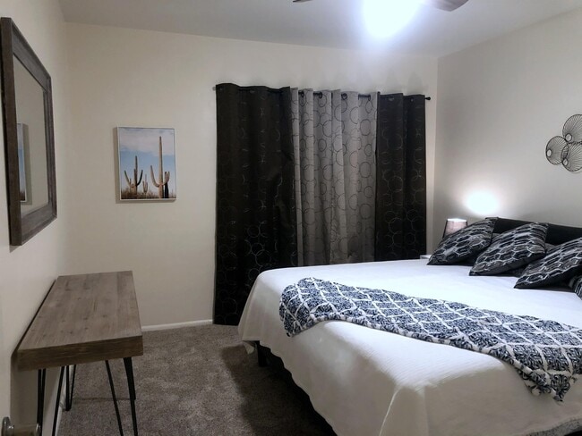 Photo - 3242 E Camelback Rd Townhome