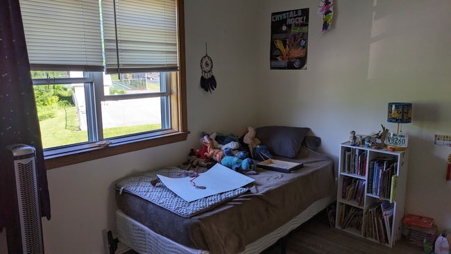 Building Photo - Newly Renovated 2 Bedroom