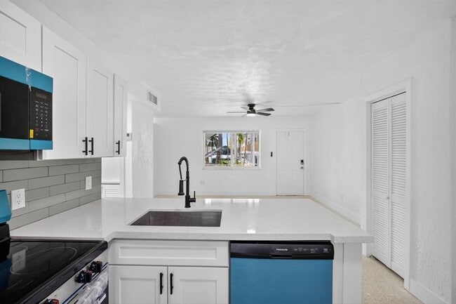 Building Photo - 1821 Middle River Dr