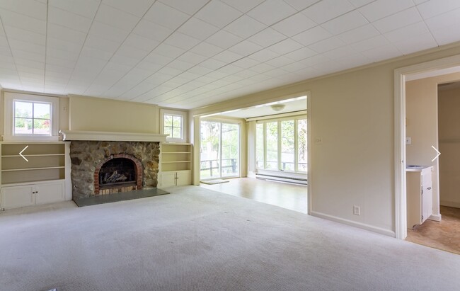 Living Room - 14 Old Marlborough Rd