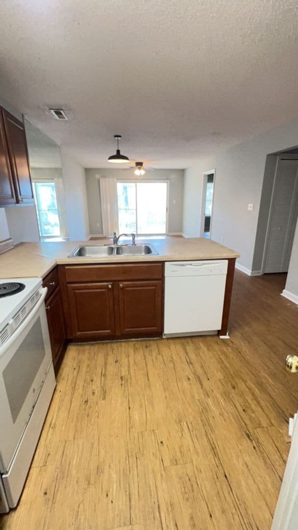 Building Photo - 2-Bedroom, 2-Bathroom Condo