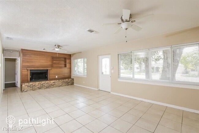 Foto del edificio - 4 br, 2 bath House - 320 Rigel Rd UNIT