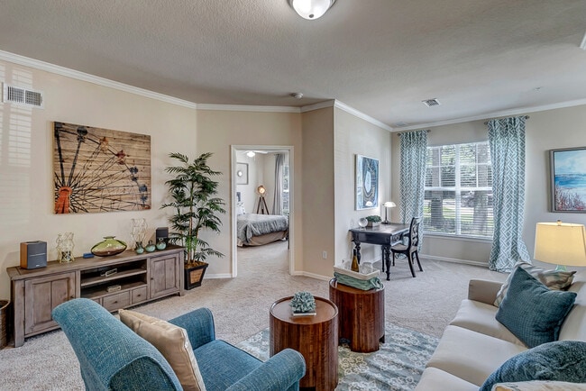 Sala de estar de gran tamaño - Bermuda Estates at Ormond Beach