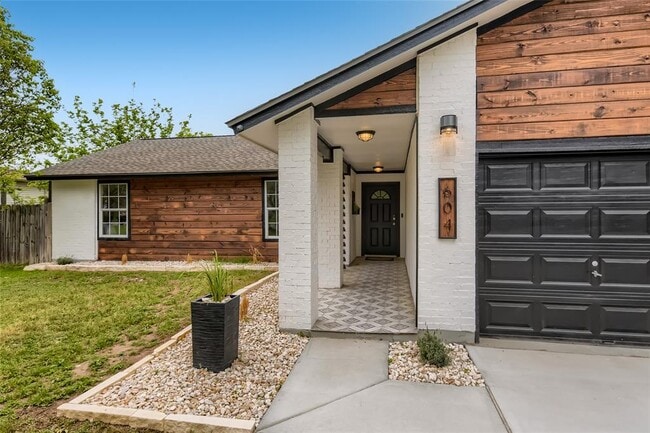 Building Photo - 604 Garden Path Dr