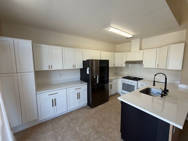 Foto del edificio - 5431 Lakespring Dr