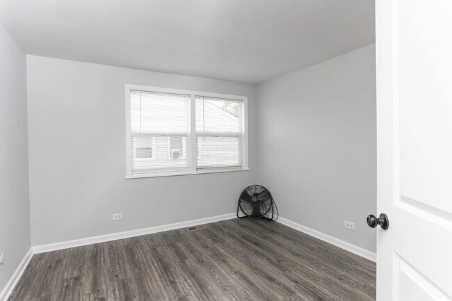 Building Photo - 5519 Allemong Dr