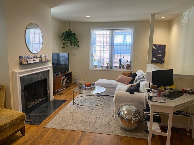 Foto del edificio - 1715 Swann St NW