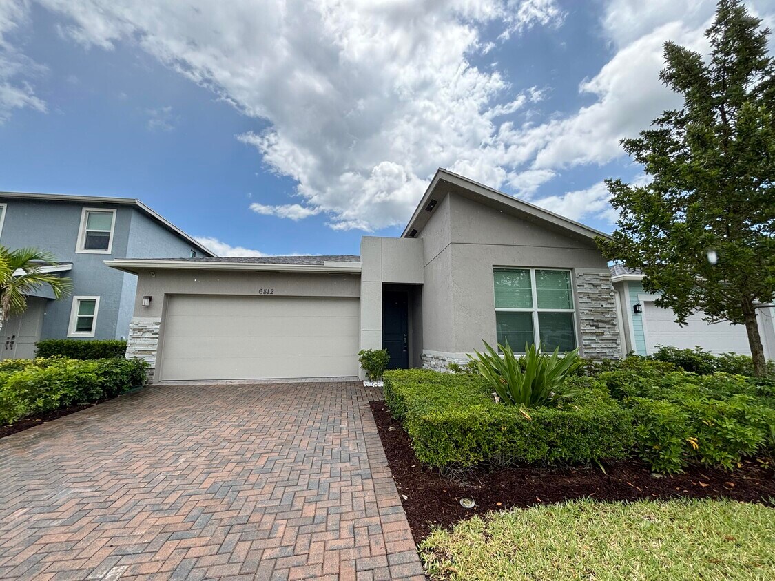 6812 Pointe of Woods Dr, West Palm Beach, FL 33413 House Rental in
